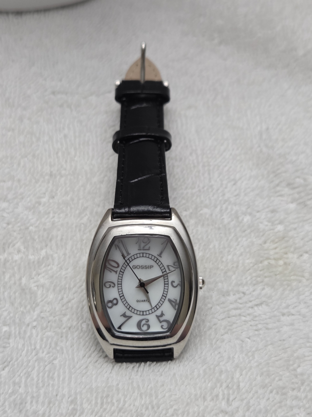 Gossip Vintage Unisex Quartz Watch w/Genuine Leather Strap
